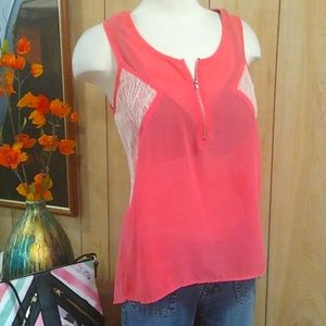 Sleeveless blouse with a zipper